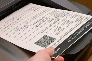 Impressora produzindo o documento CRLV-e em um despachante.
